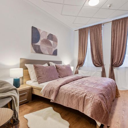 Апартаменты Luxe Living At Old Town Center Братислава Экстерьер фото