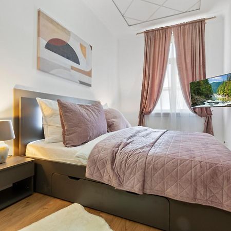 Апартаменты Luxe Living At Old Town Center Братислава Экстерьер фото