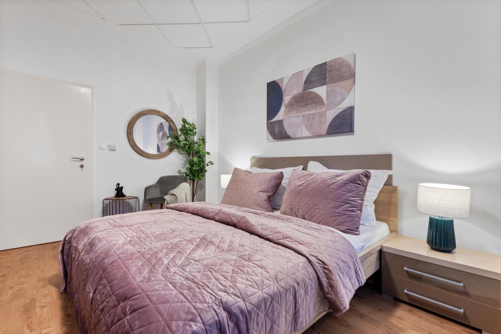 Апартаменты Luxe Living At Old Town Center Братислава Экстерьер фото