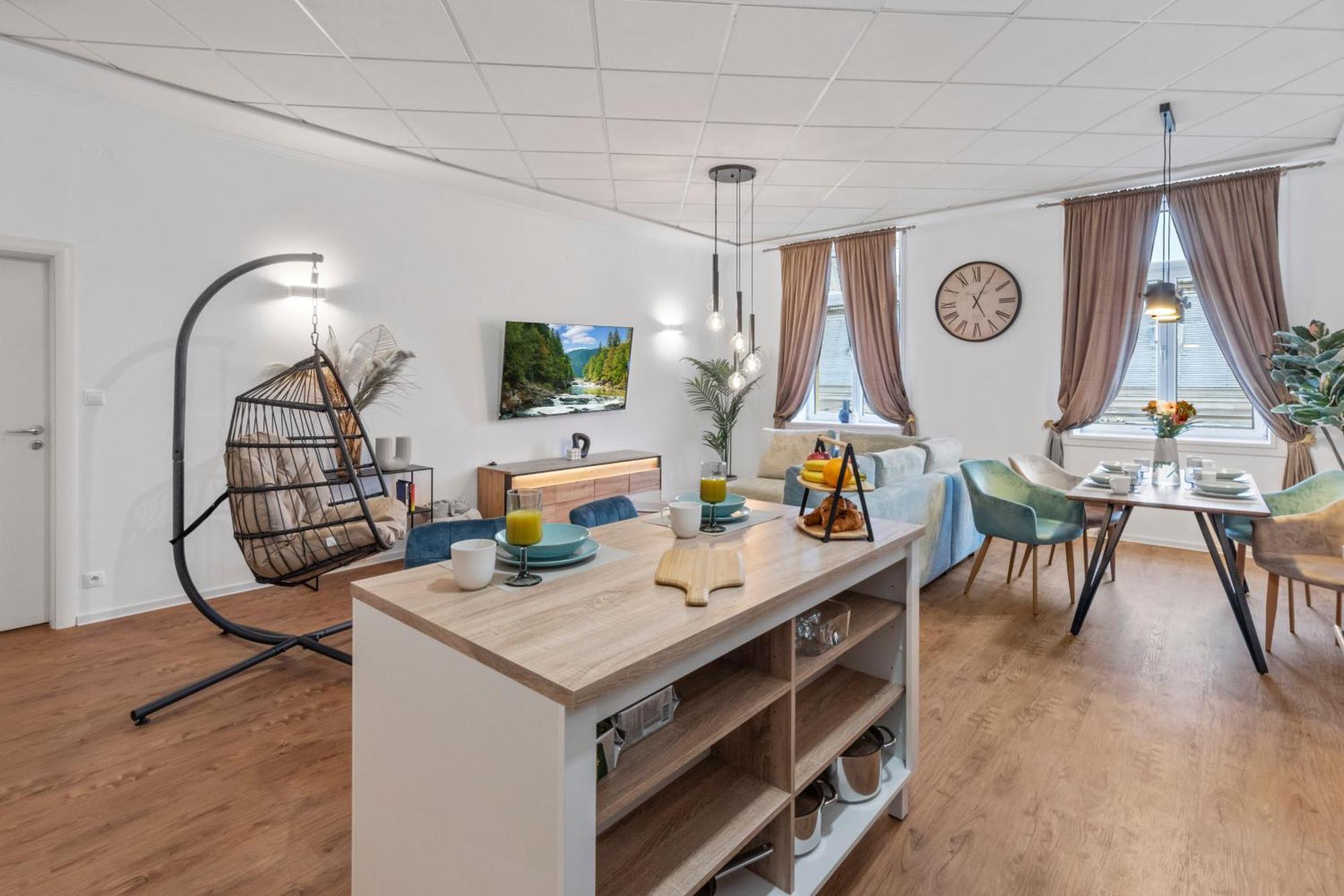 Апартаменты Luxe Living At Old Town Center Братислава Экстерьер фото